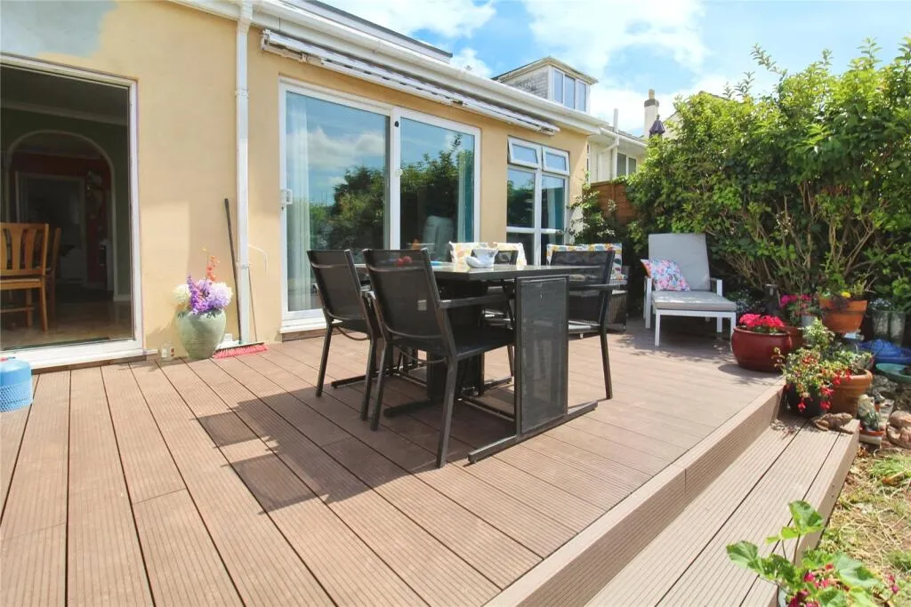 4 bed Semi-Detached Bungalow