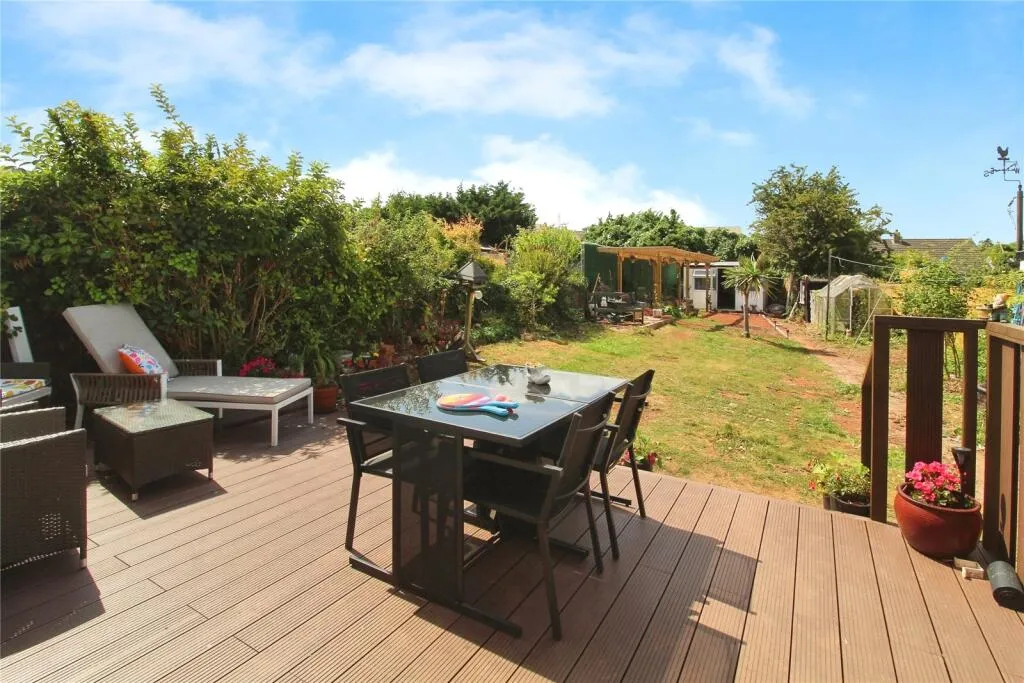 4 bed Semi-Detached Bungalow