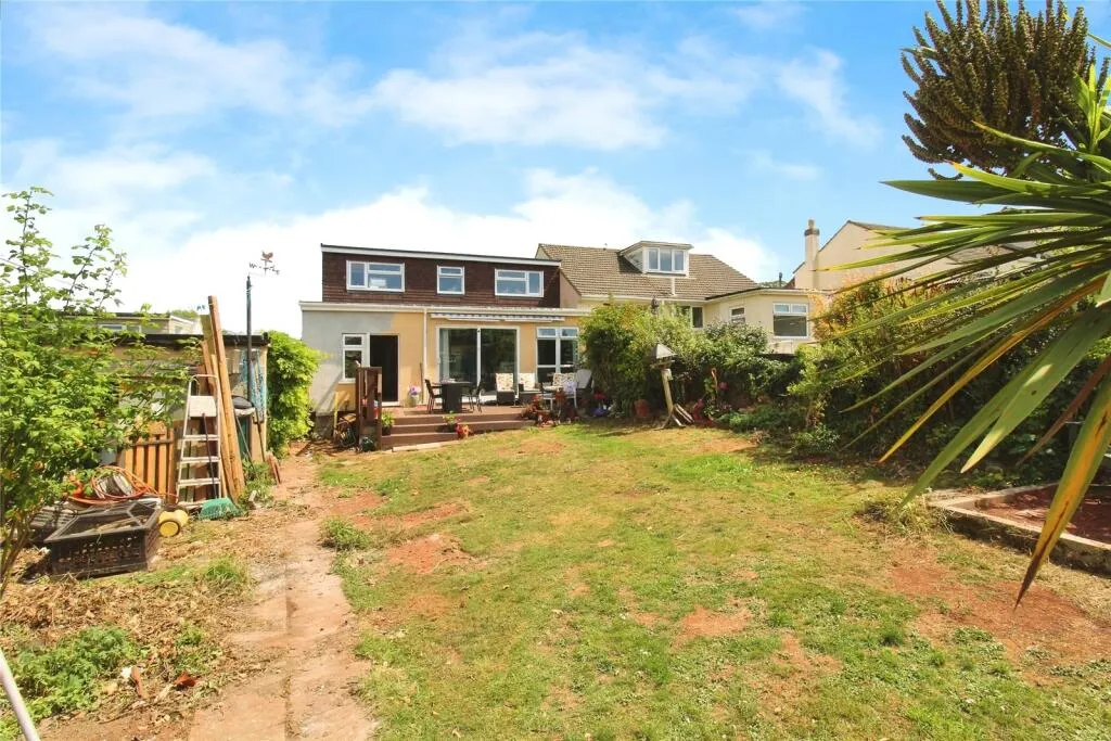 4 bed Semi-Detached Bungalow