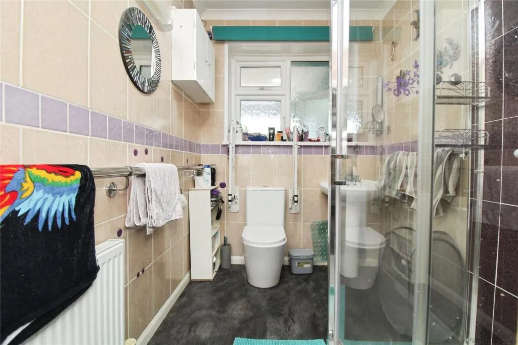 4 bed Semi-Detached Bungalow