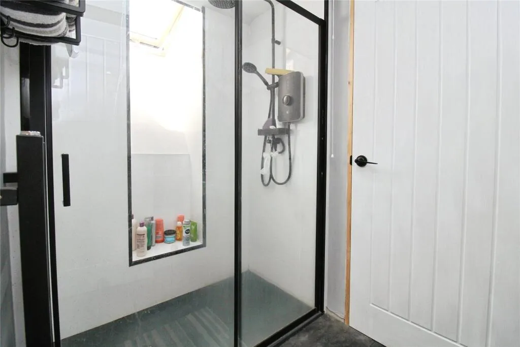 4 bed Semi-Detached Bungalow