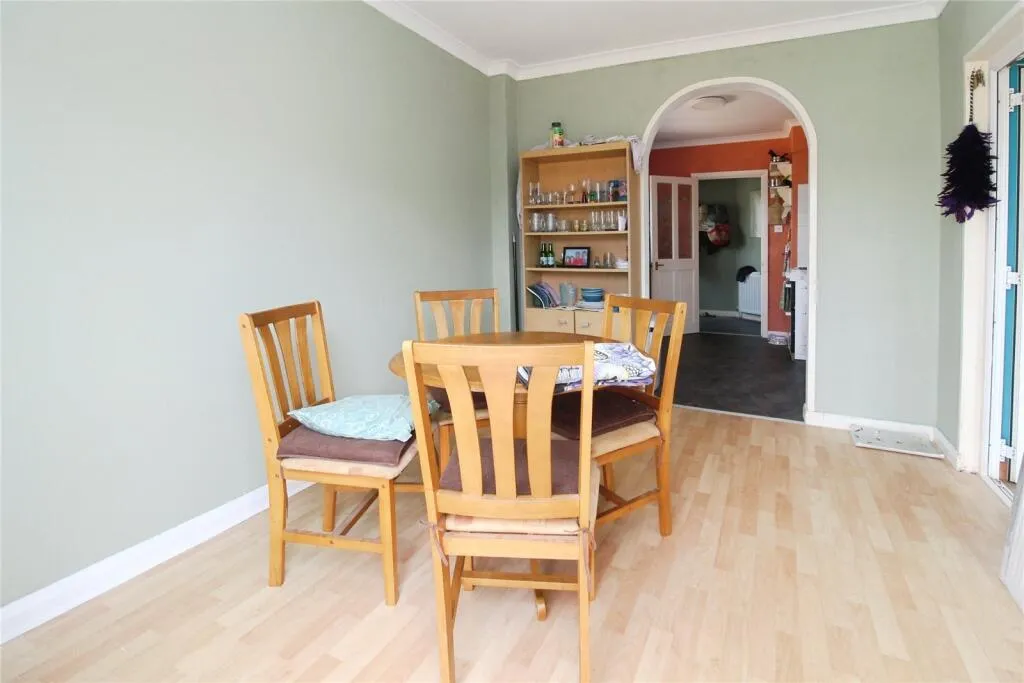 4 bed Semi-Detached Bungalow