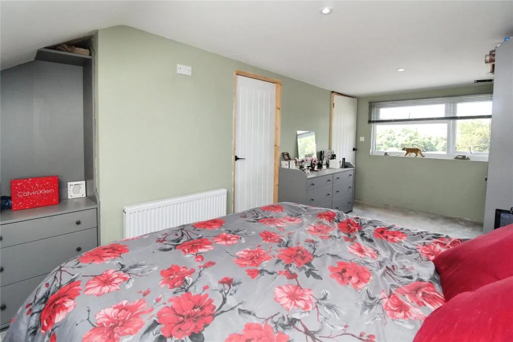 4 bed Semi-Detached Bungalow