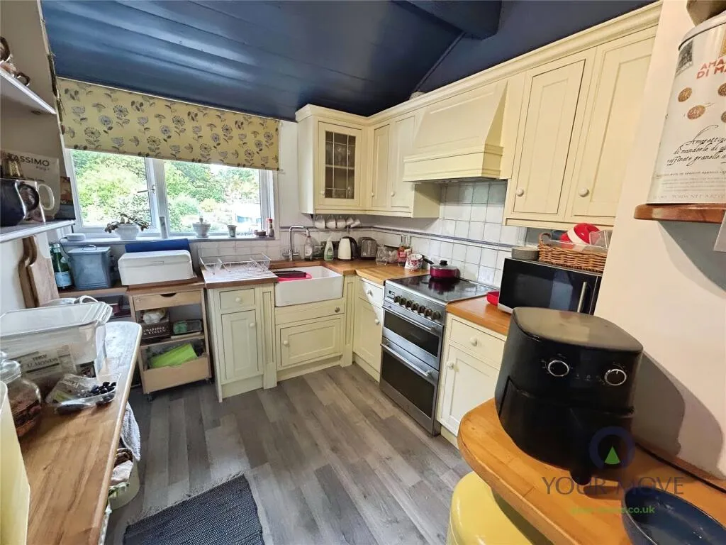 4 bed Semi-Detached