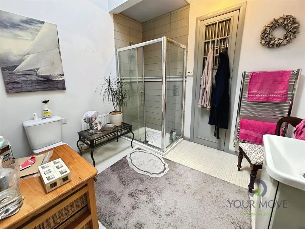 4 bed Semi-Detached
