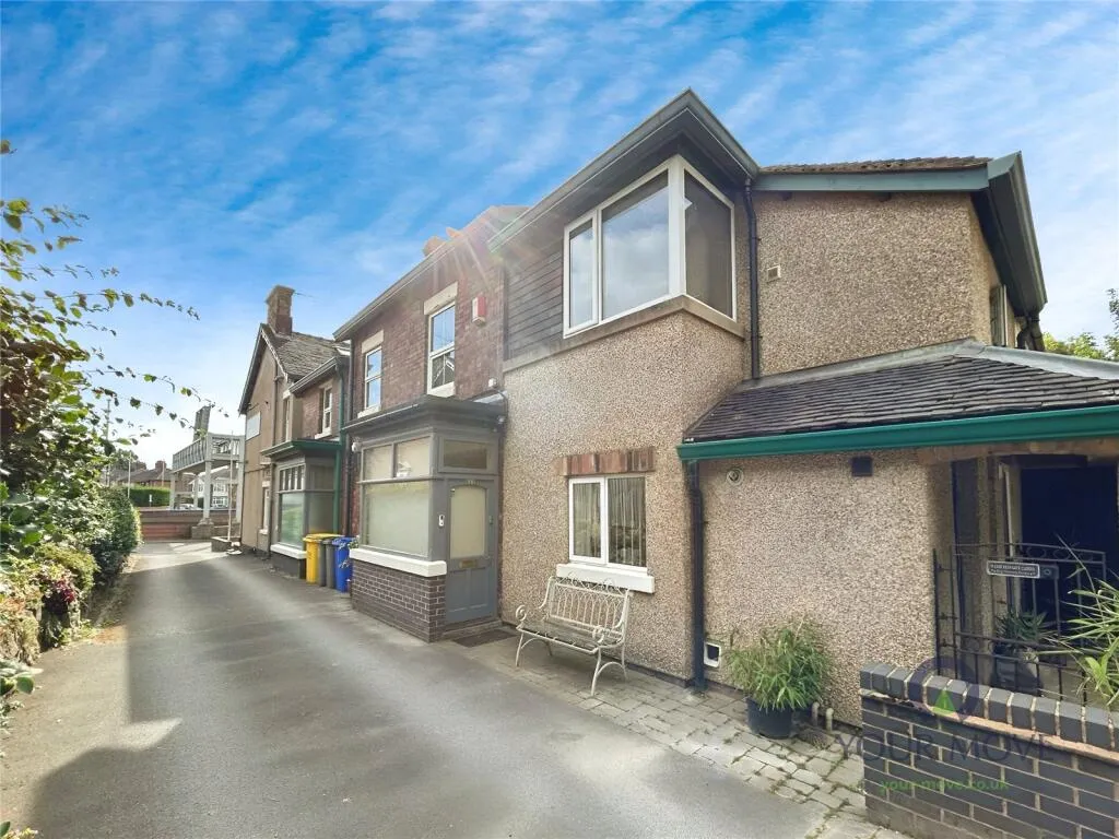 4 bed Semi-Detached