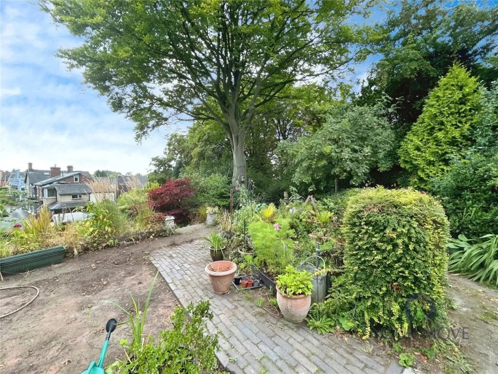4 bed Semi-Detached