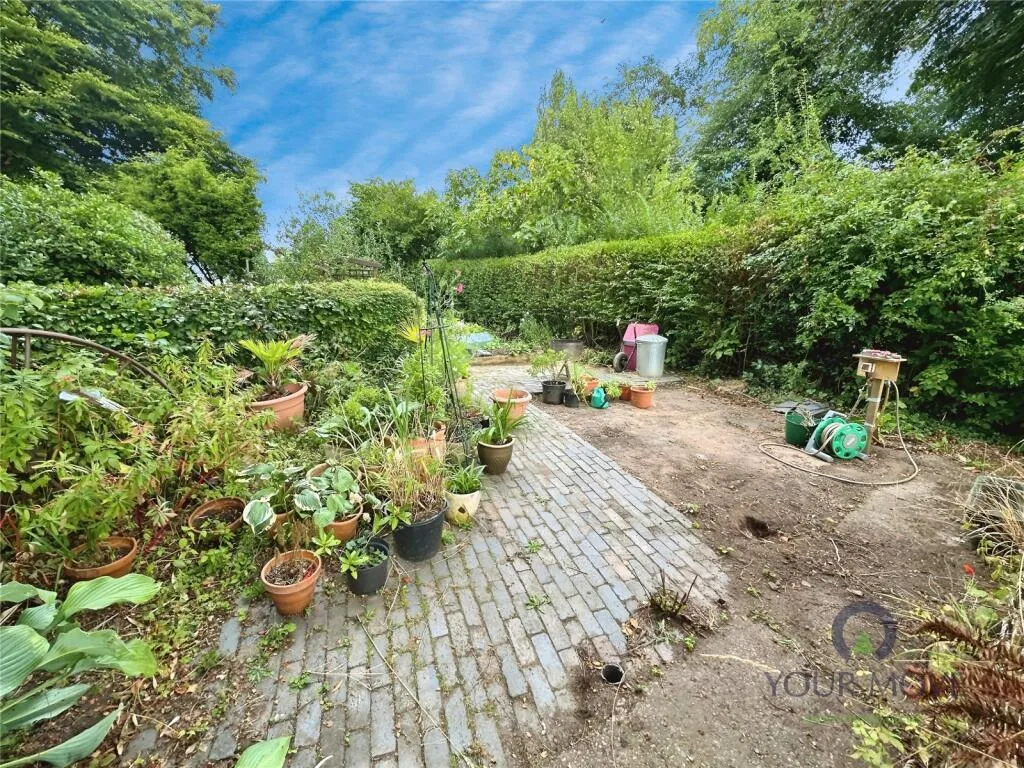 4 bed Semi-Detached