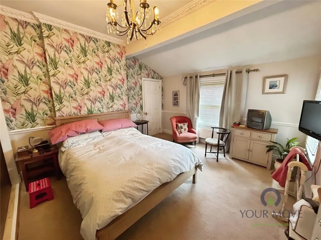 4 bed Semi-Detached