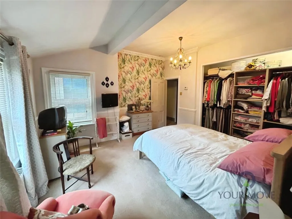 4 bed Semi-Detached