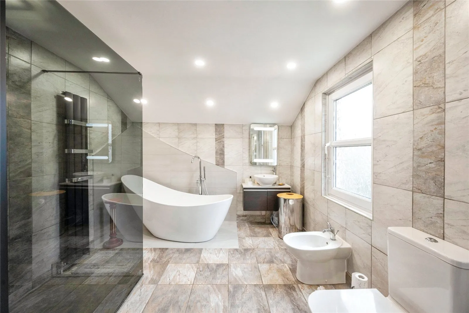 6 bed Semi-Detached