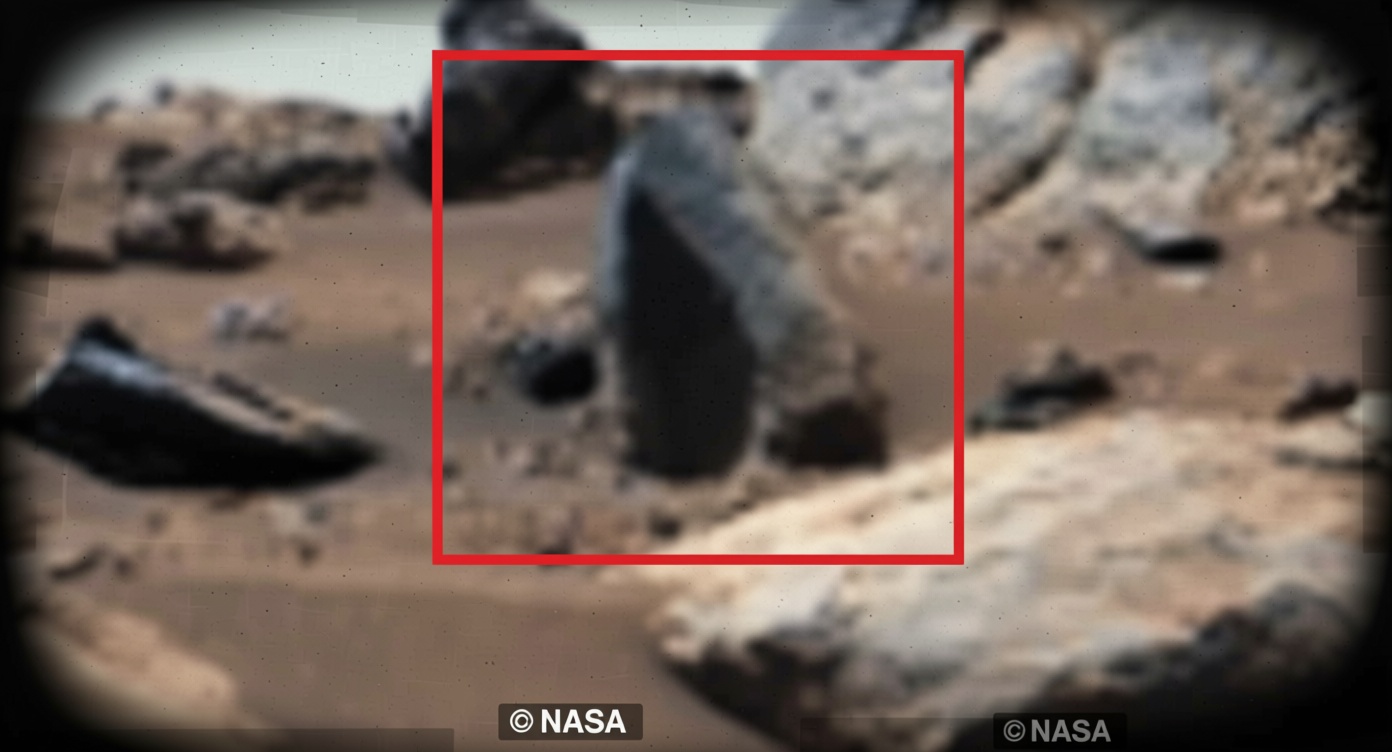 Mars image feature prompts speculation about a possible doorway