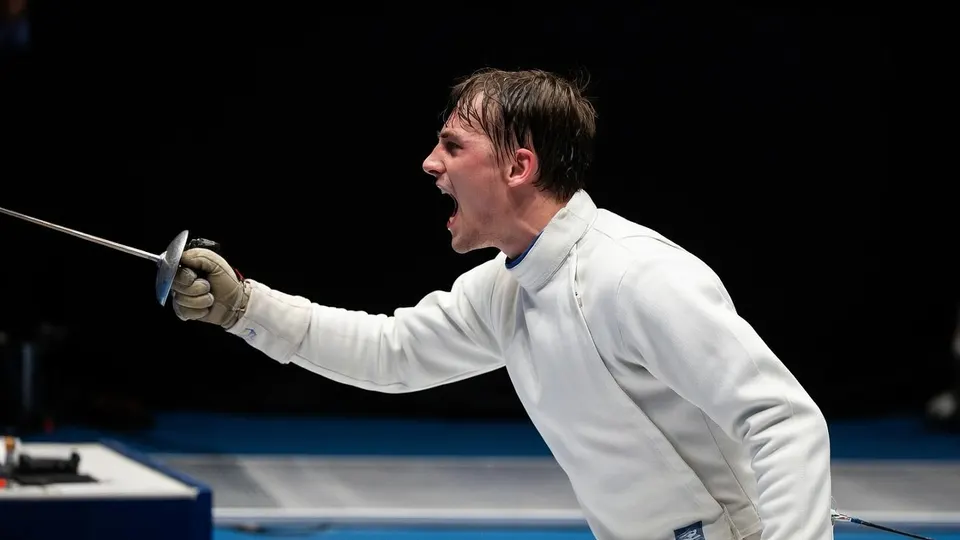 Tristan Tulen tijdens zijn partij op de WK schermen in Hongkong