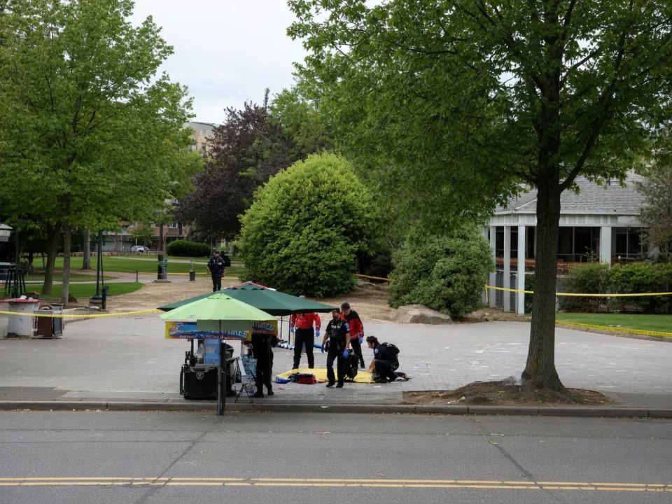 Hulpdiensten onderzoeken de plek van de schietpartij tijdens het foodfestival Bite of Seattle