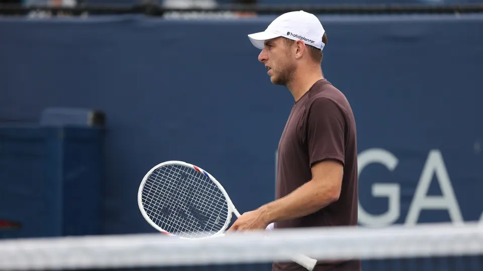 Tallon Griekspoor op de baan tijdens het ATP-toernooi in Washington