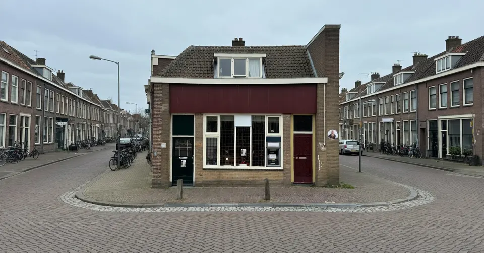 De voormalige witgoedwinkel van muzikant Cor van Zijl aan de Bemuurde Weerd in Utrecht