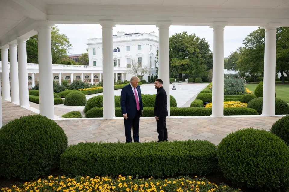 Donald Trump en Volodymyr Zelensky in de tuin van het Witte Huis