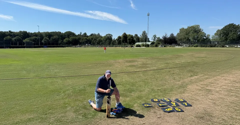 Organisator en oud-international Steven Lubbers op het cricketveld van UD in Deventer