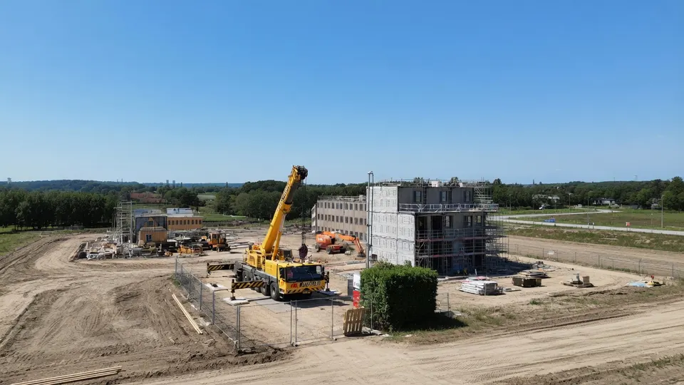 Bouwwerkzaamheden aan het nieuwe azc aan de Boekelsedijk in Uden