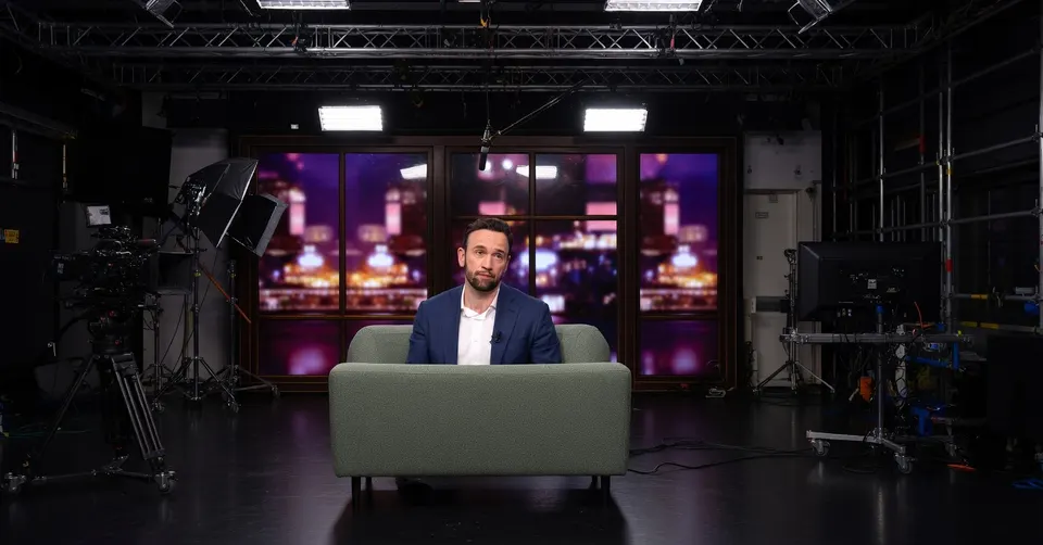 Staatssecretaris Silvio Erkens in de studio