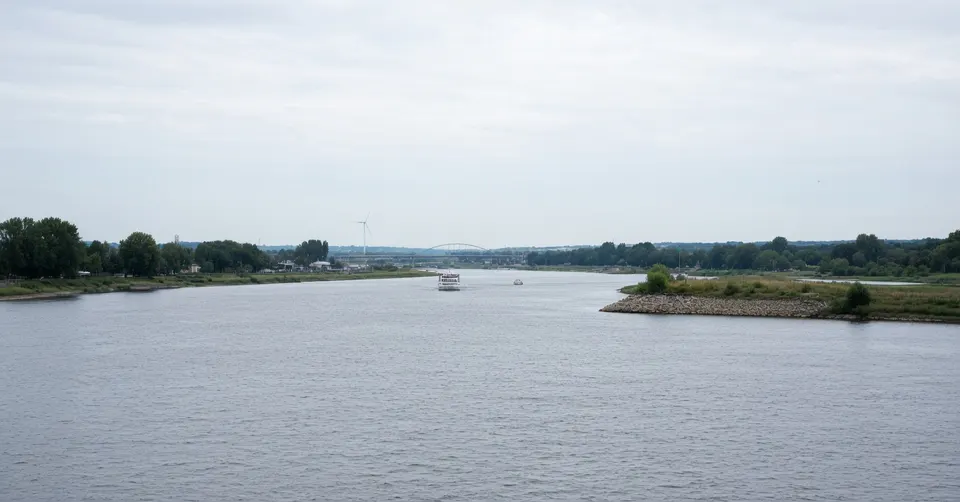 Lage waterstand op de rivier hindert de binnenvaart en beperkt de hoeveelheid vracht die schepen kunnen meenemen