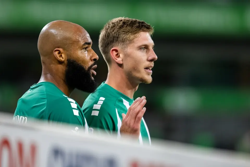 Mees Hoedemakers (rechts) in actie voor Viborg FF