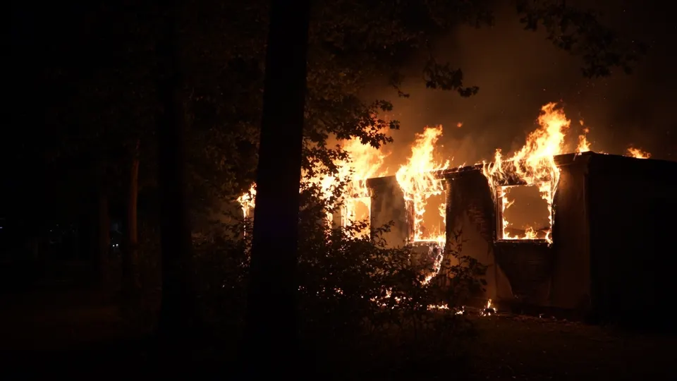 Grote brand verwoest kringloopcentrum en aangrenzend pand in Winterswijk