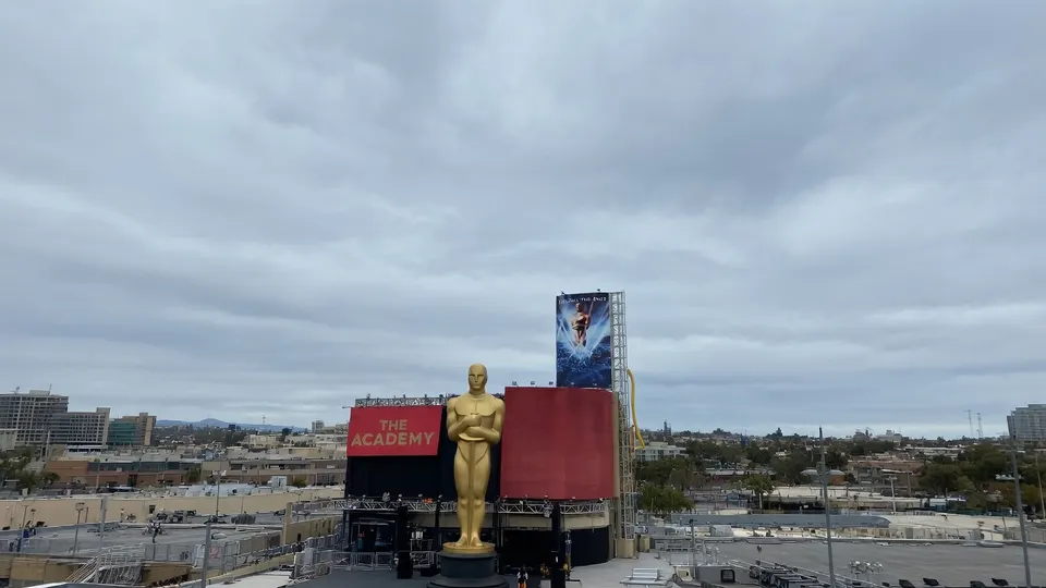 Een gouden Oscarbeeld voor het Dolby Theatre in Hollywood