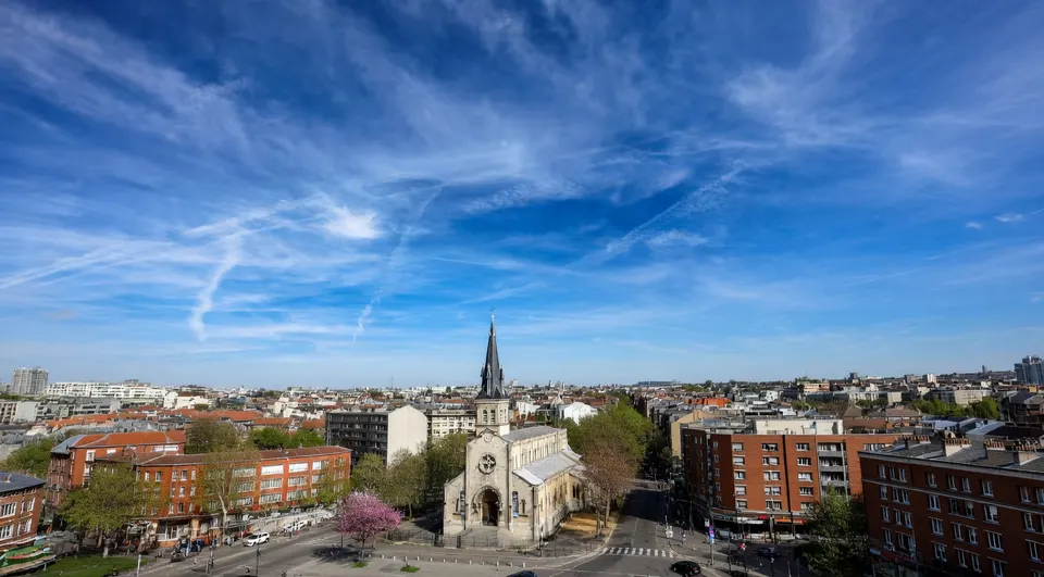 De Notre-Dame de la Gare in Parijs, waar een vrouw twee gevonden handgranaten naartoe bracht