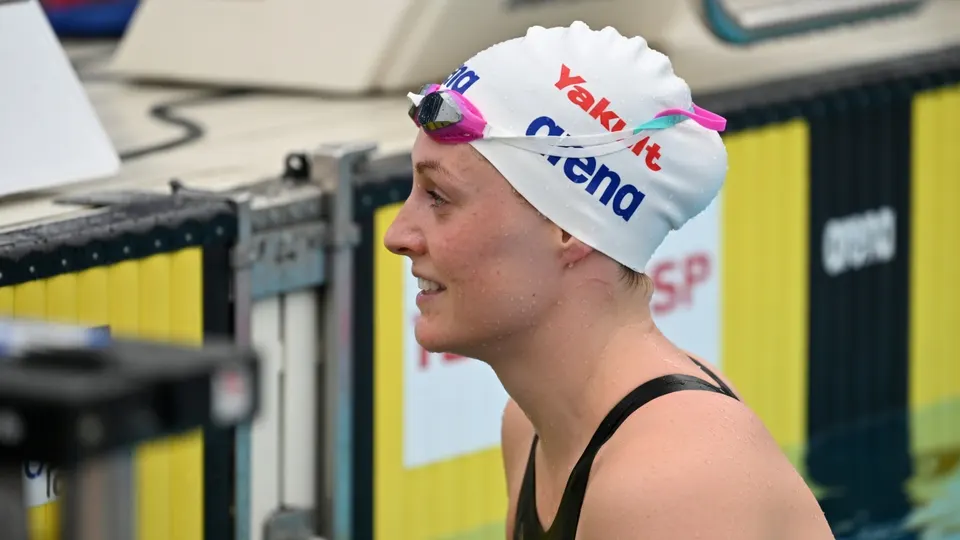Marrit Steenbergen na haar halve finale op de 100 meter vrije slag bij de EK zwemmen in Parijs