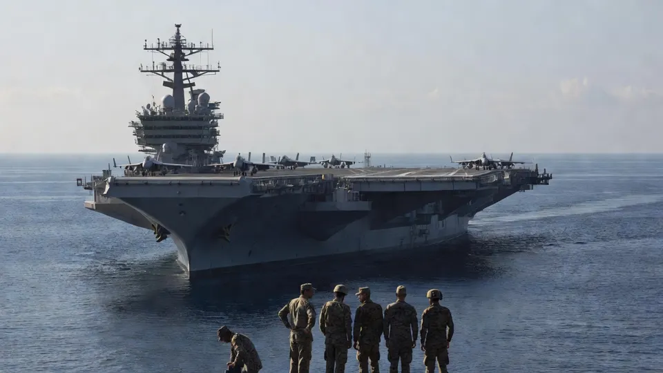 Het Amerikaanse vliegdekschip USS Abraham Lincoln op zee
