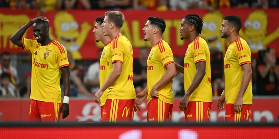 Spelers van RC Lens tijdens de Franse Supercup tegen Paris Saint-Germain