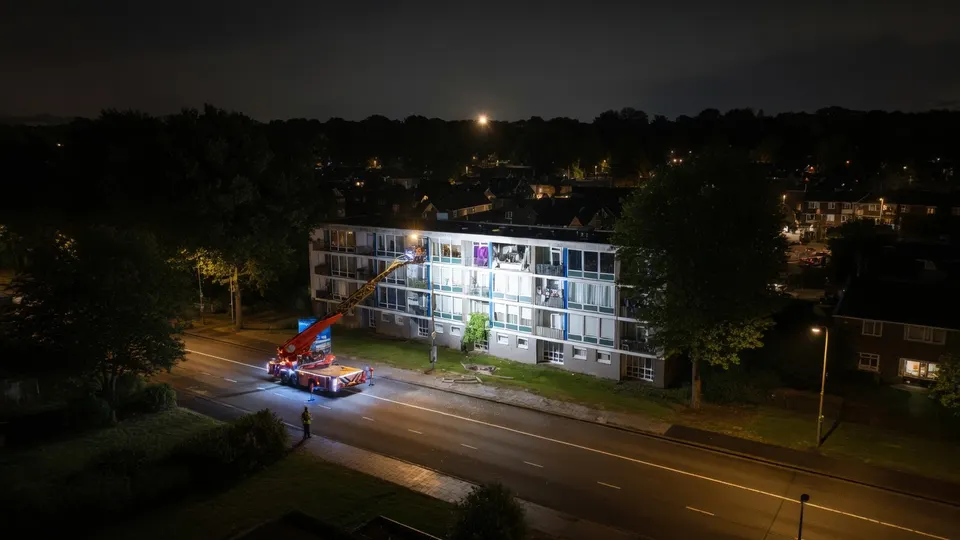 Appartementencomplex aan het Hof van Zaenden in Zaandam na explosie en brand