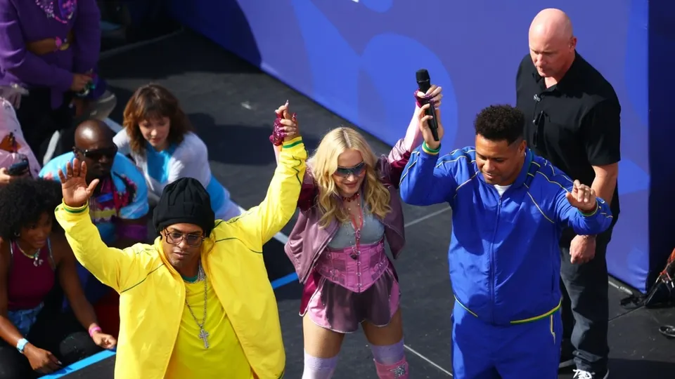 Madonna tijdens de uitgebreide halftimeshow in de rust van de WK-finale