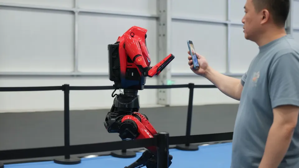 Een humanoïde robot van Honor tijdens een test in Peking