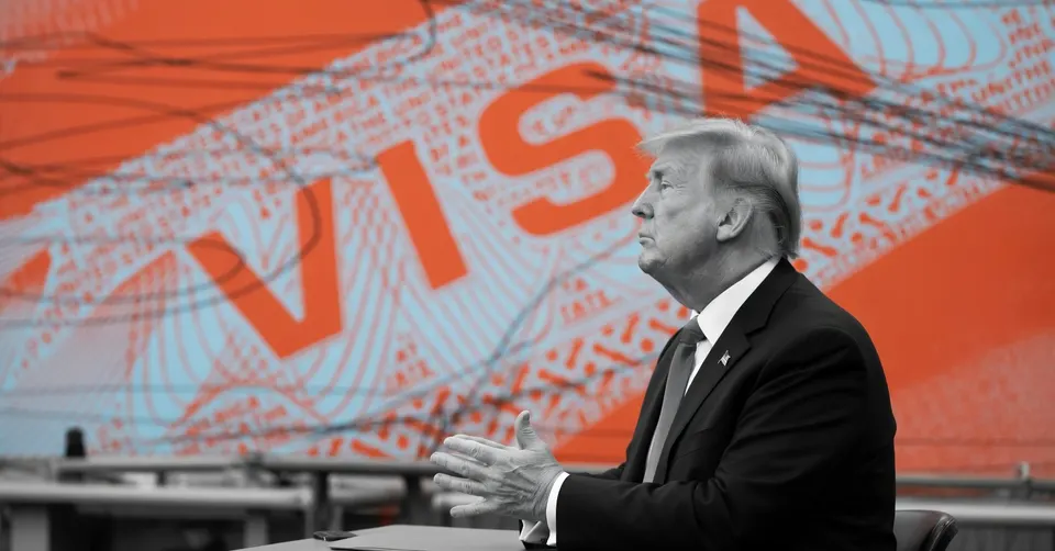 Donald Trump spreekt tijdens de bekendmaking van de hogere toeslag voor H-1B-visa