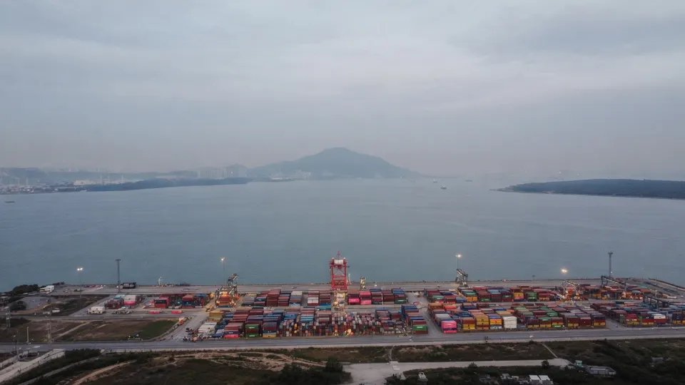 Containers in een haven, in beeld bij het debat over de Europese handelsrelatie met China
