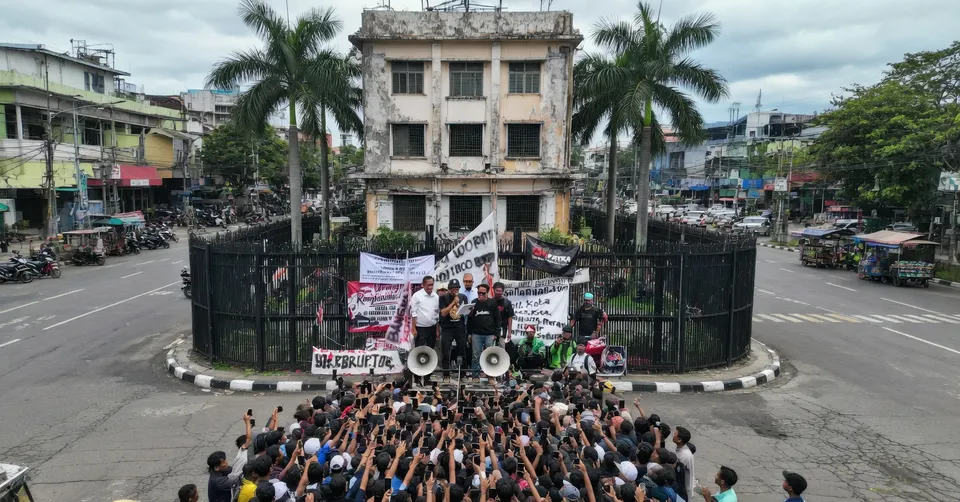 Duizenden demonstranten protesteren in Jakarta tegen corruptie en verkwistende overheidsprojecten