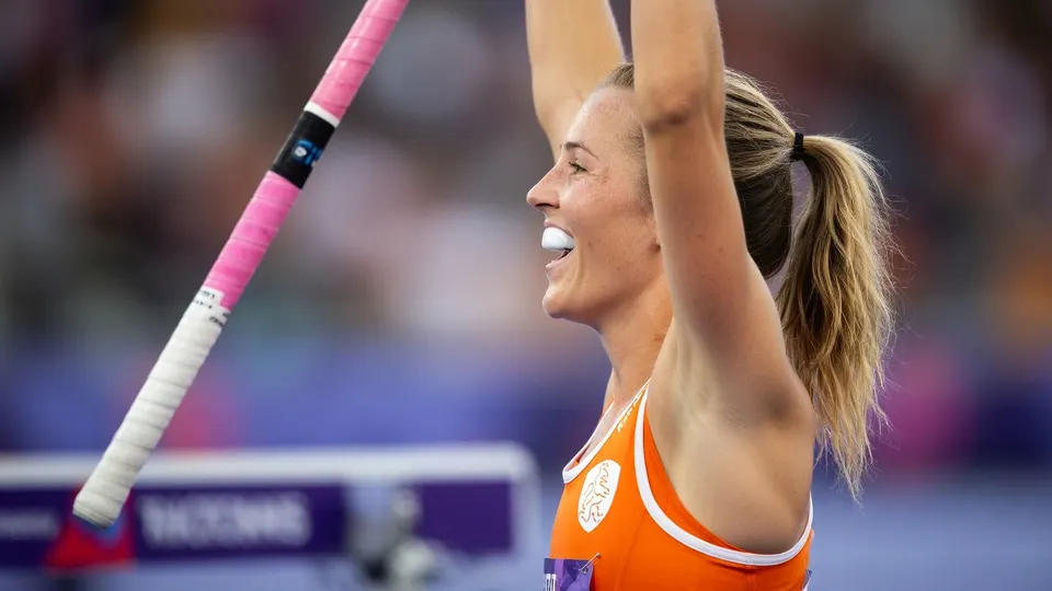 Xan de Waard viert feest in het shirt van Oranje