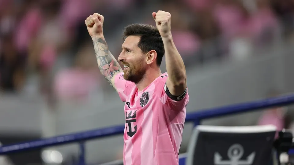 Lionel Messi viert een doelpunt voor Inter Miami tegen CF Montréal