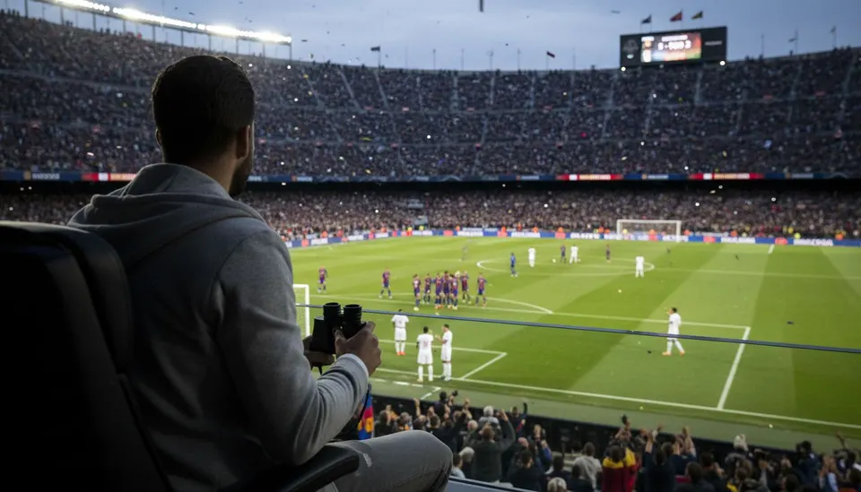 Gabriel Jesus kijkt vanaf de tribune toe bij de wedstrijd tussen Barcelona en Rayo Vallecano