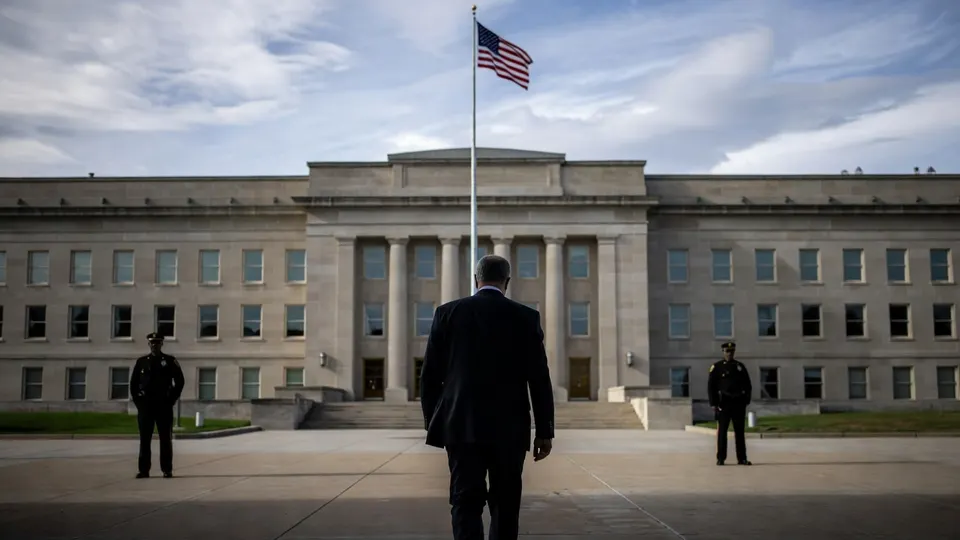 Dan Driscoll loopt voor het Amerikaanse ministerie van Defensie