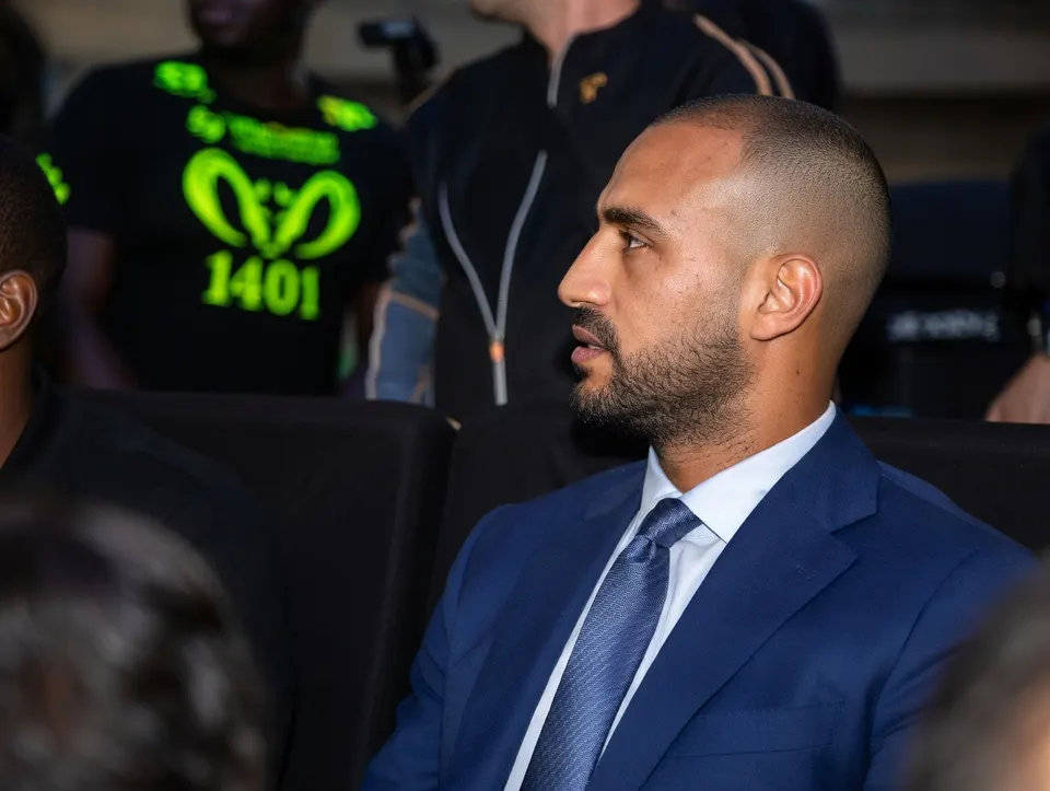Badr Hari in beeld tijdens een zitting