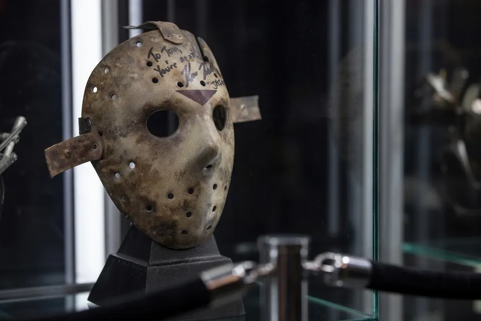 Het iconische hockeymasker van Jason Voorhees uit de Friday the 13th-films