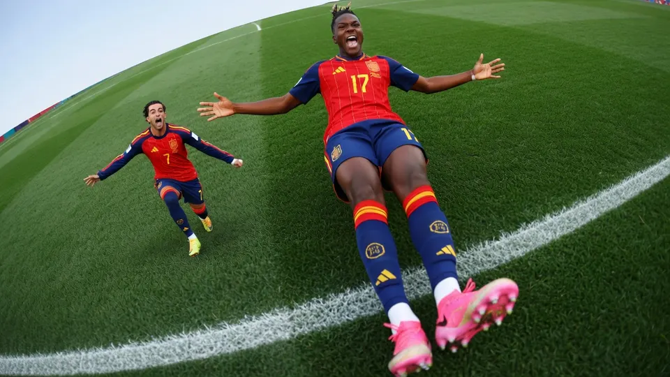 Spaanse voetbalsters vieren de wereldtitel na de 1-0-zege op Argentinië