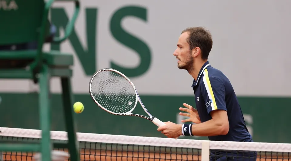 Daniil Medvedev in actie tijdens zijn partij op de US Open