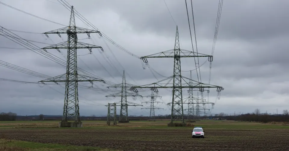 Hoogspanningsmasten bij elektriciteitsstations in Saksen, waar explosieven zijn gevonden