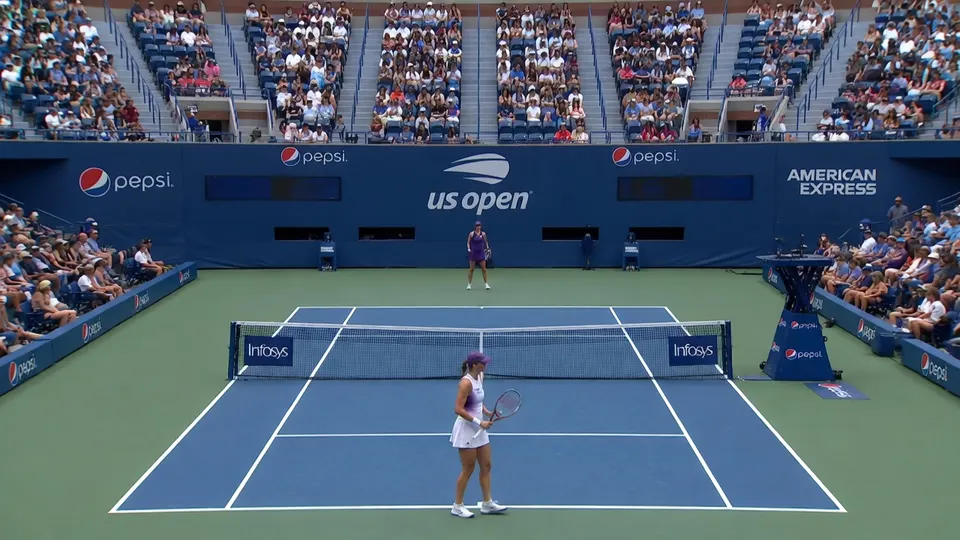 Iga Swiatek en Zheng Qinwen in actie tijdens hun partij op de US Open