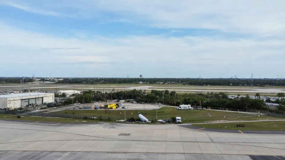 Overzicht van de luchthaven van Miami na de crash van een Amazon-vrachtvliegtuig