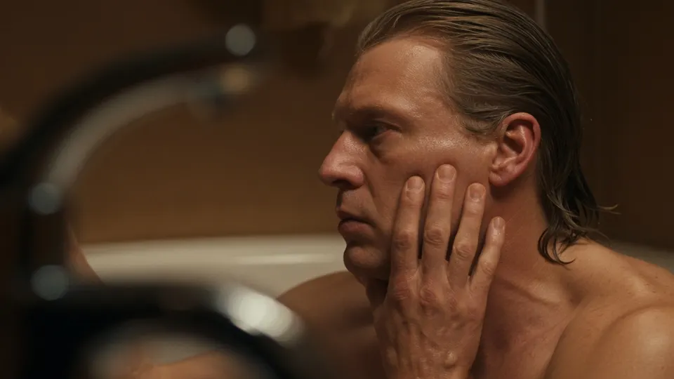 Matt Hagen ondergaat een experimentele behandeling in de trailer van Clayface